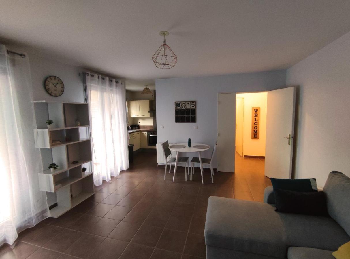 Appartement Avec Jardin Et Terrasse Pres De Paris Mantes-la-Jolie ภายนอก รูปภาพ