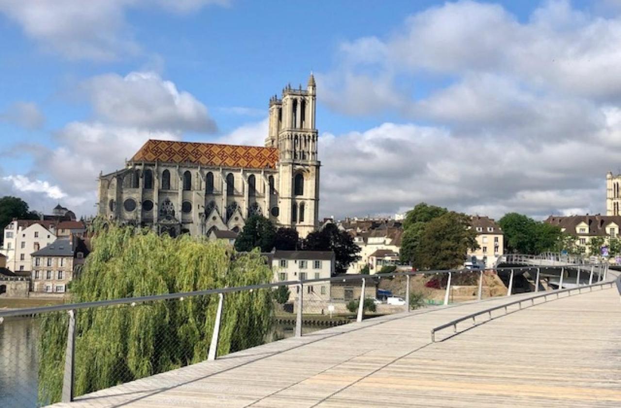 Appartement Avec Jardin Et Terrasse Pres De Paris Mantes-la-Jolie ภายนอก รูปภาพ