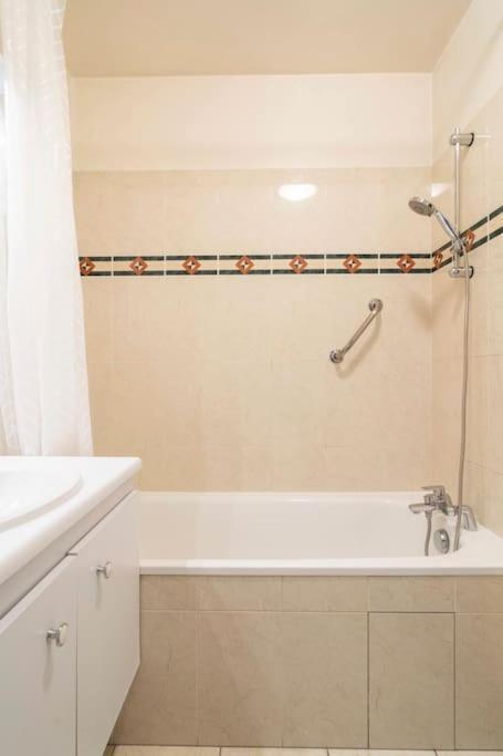 Appartement Avec Jardin Et Terrasse Pres De Paris Mantes-la-Jolie ภายนอก รูปภาพ