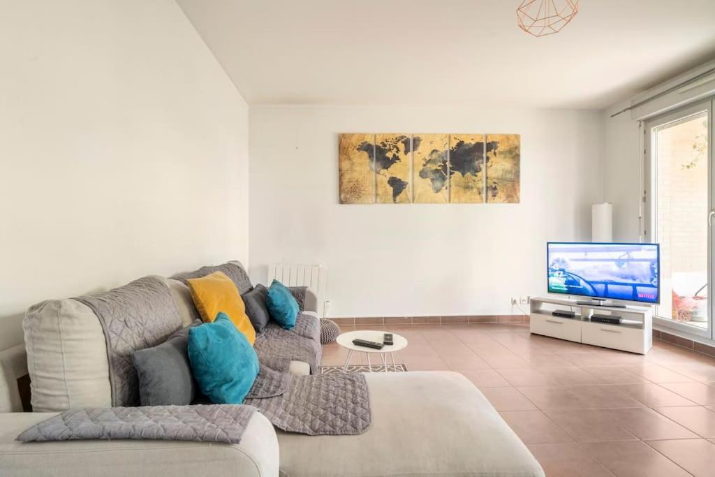 Appartement Avec Jardin Et Terrasse Pres De Paris Mantes-la-Jolie ภายนอก รูปภาพ